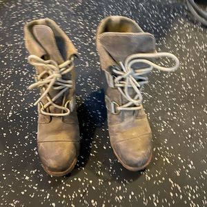 Sorel Joan of Arctic wedge lace booties size 6.5
